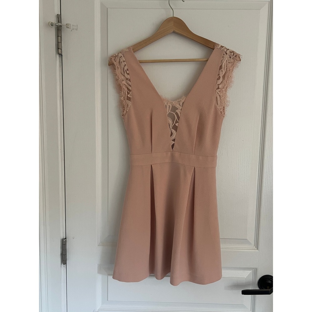 BCBGeneration Pink Blush Mini Dress Eyelash Lace Trim Size 4 Hoco Prom Night Out